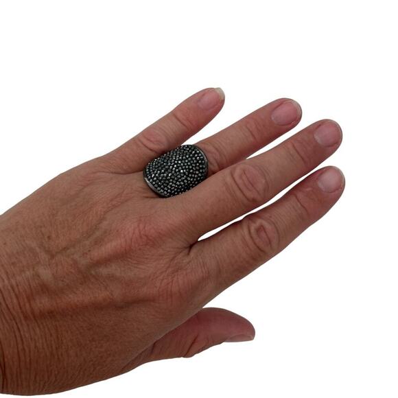 Henri Bendel New York Crystal-Paved Statement Ring Gunmetal Size 7.5 - Picture 6 of 6
